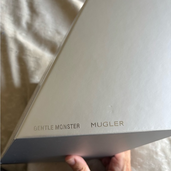 GENTLE MONSTER x MUGLER SUNGLASSES - Picture 3 of 16